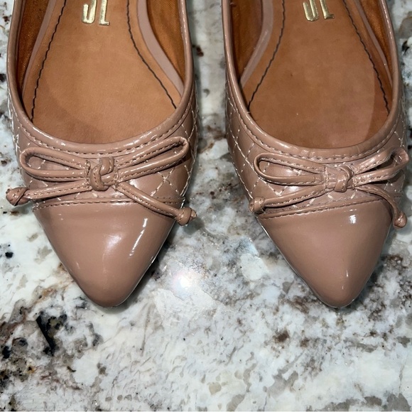 Santa Lolla Tan Quilted Pointed Toe Flats With Bowtie Size 5B - Picture 8 of 10